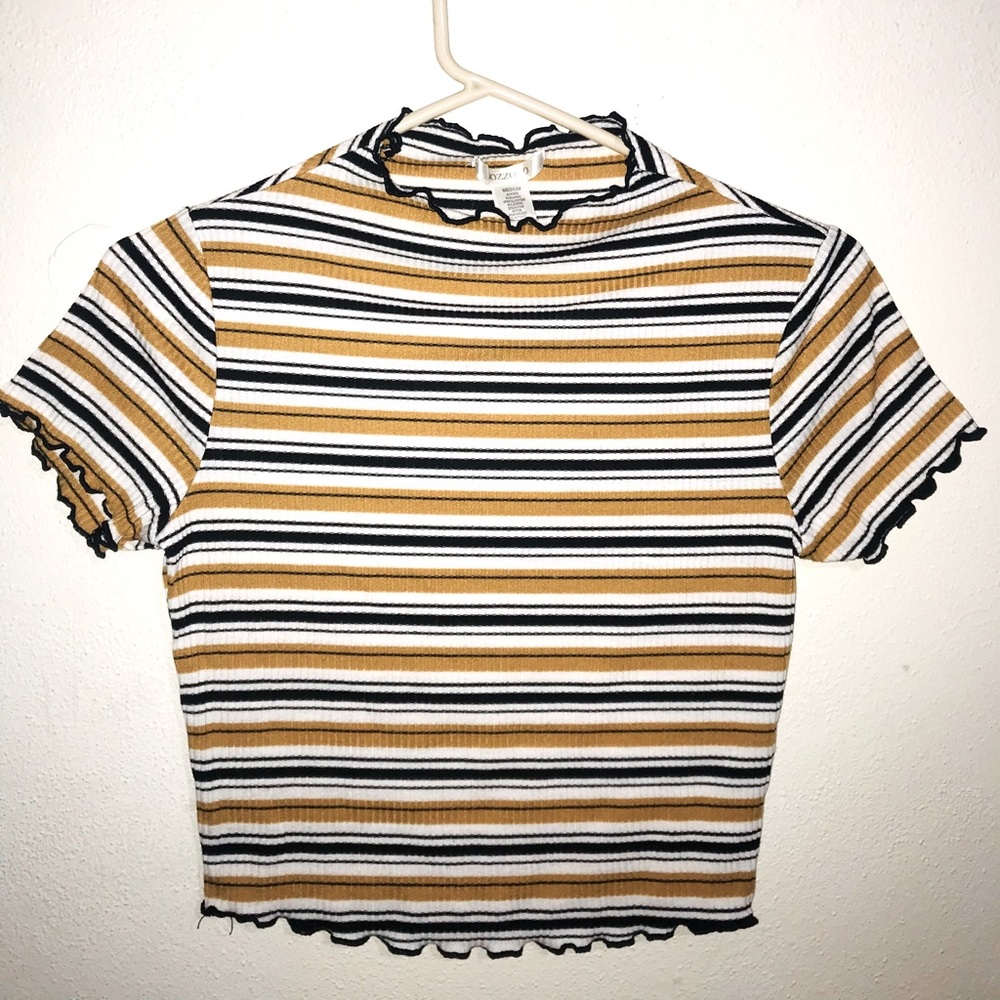 3/$15 short stripped shirt⭐️